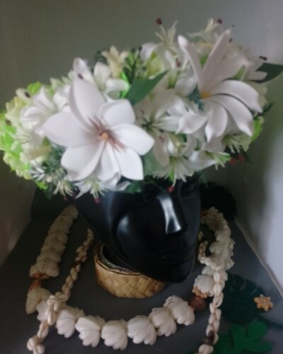 couronne de tiare Tahiti vert anis bouquet mini lys blanc avec trois tiare by Vaite.e.Tiare créations