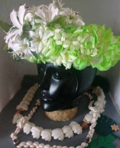 couronne de tiare Tahiti vert anis bouquet mini lys blanc avec trois tiare by Vaite.e.Tiare créations