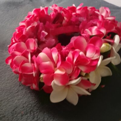 Commande de Céline :couronne de tiare Tahiti rose fuchsia avec tipanie