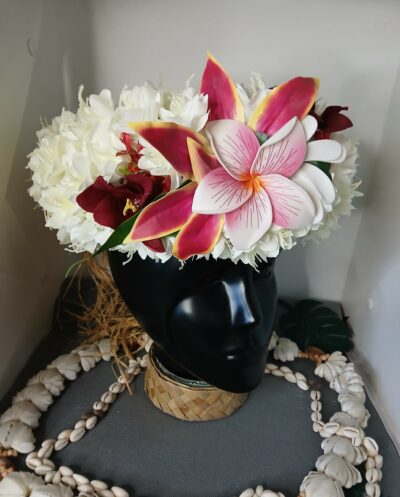 Couronne toutes fleurs Tahiti blanches avec bouquet tiare tipanie orchidée lys étoilé by Vaite.e.Tiare créations