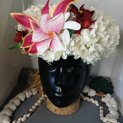 Couronne toutes fleurs Tahiti corolle blanche et bouquet varié