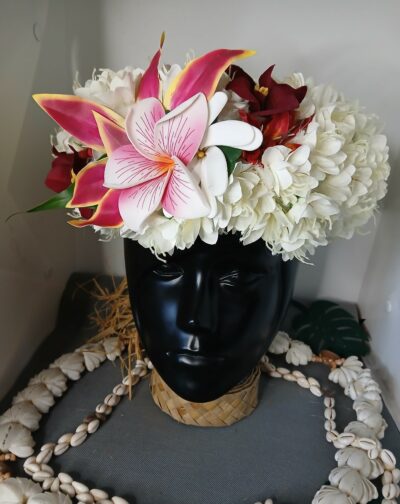 Couronne toutes fleurs Tahiti blanches avec bouquet tiare tipanie orchidée lys étoilé by Vaite.e.Tiare créations