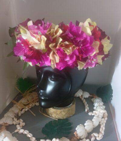 couronne de fleurs Tahiti avec trois couleurs de bougainvilliers en déclinaison de mauve by Vaite.e.Tiare créations