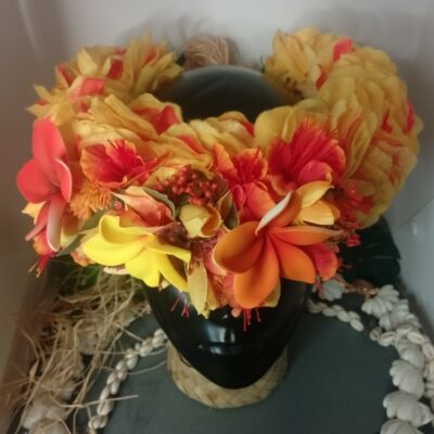 Couronne de fleur jaune ocre et orange trois tipanie et flamboyant