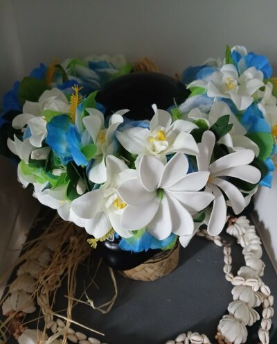 couronne toutes fleurs Tahiti bleue tiare fleur et bouton orchidée hibiscus by Vaite.e.Tiare créations