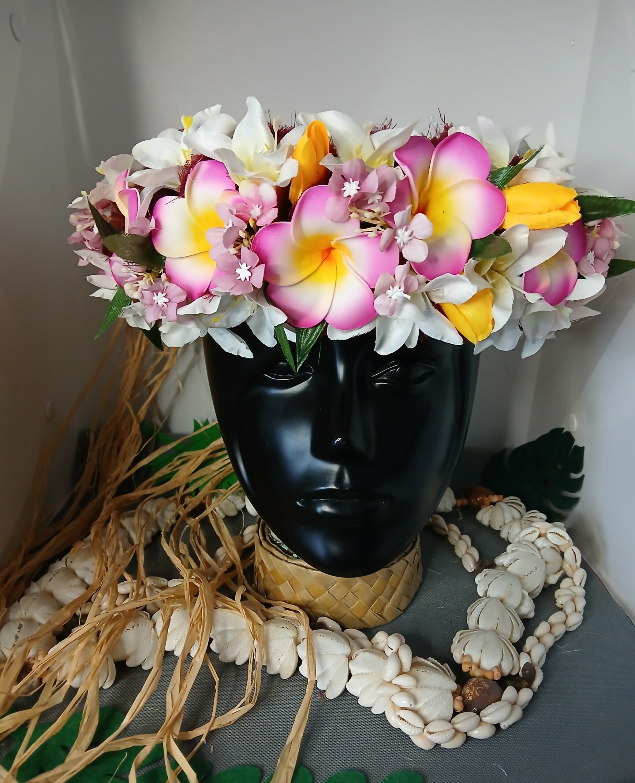 couronne toutes fleurs Tahiti corolle de tipanie et lys moyens by Vaite.e.Tiare créations