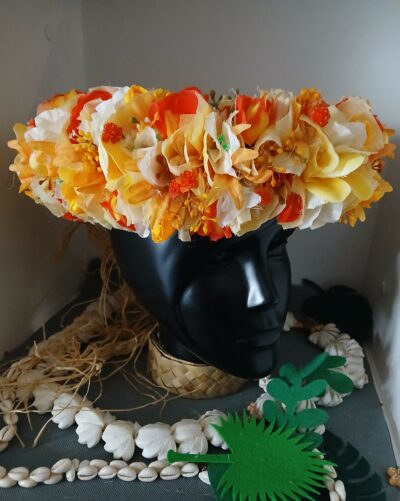 couronne toutes fleurs Tahiti tipanie jaune bougainvillier blanc bouton et gypsophile orange by Vaite.e.Tare créations