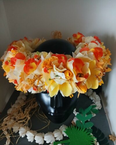 couronne toutes fleurs Tahiti tipanie jaune bougainvillier blanc bouton et gypsophile orange by Vaite.e.Tare créations