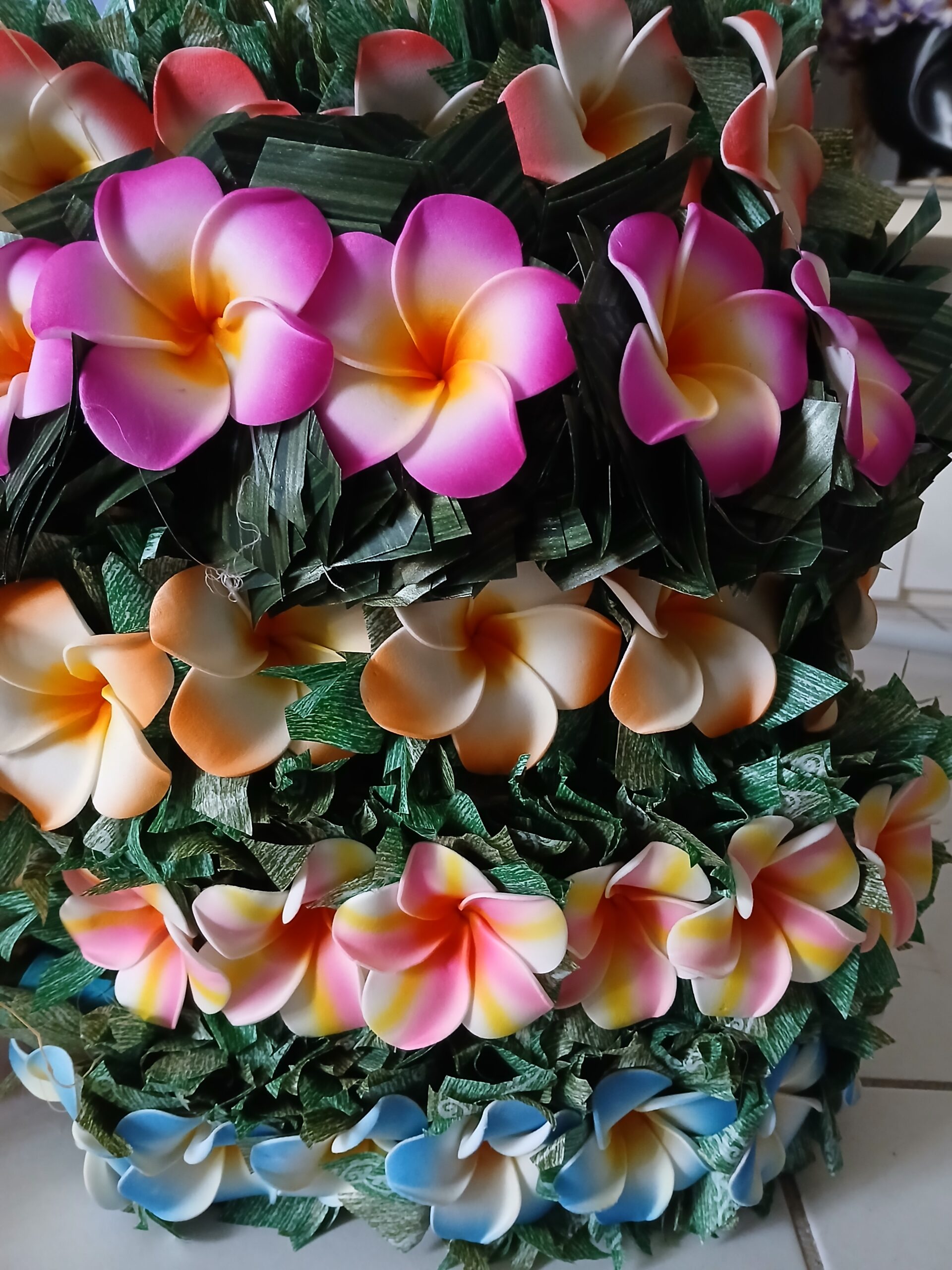 couronne de fleurs Tahiti avec corolle de tipaniers by Vaite.e.Tiare créations