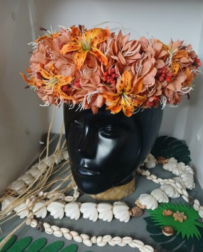 couronne toute fleur Tahiti corail lys orangés tigrés by Vaite.e.Tiare créations