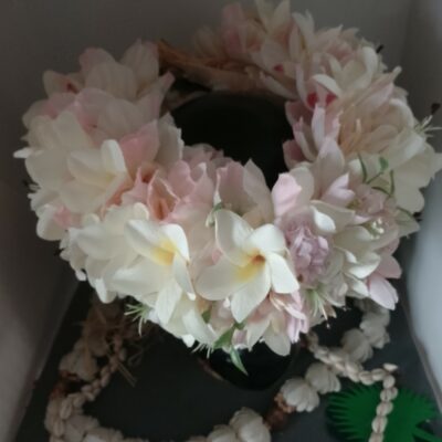 Couronne toutes fleurs Tahiti rose lys et tipanie blanc milky