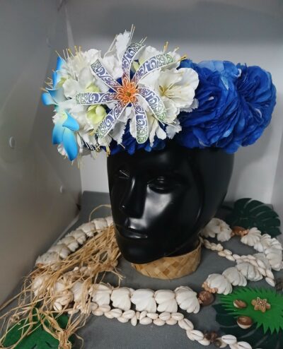 Couronne de fleurs Tahiti bleue trois tiare et flamboyant blanc by Vaite.e;Tiare créations