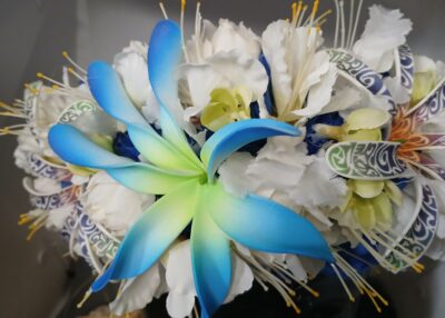 Couronne de fleurs Tahiti bleue trois tiare et flamboyant blanc by Vaite.e;Tiare créations