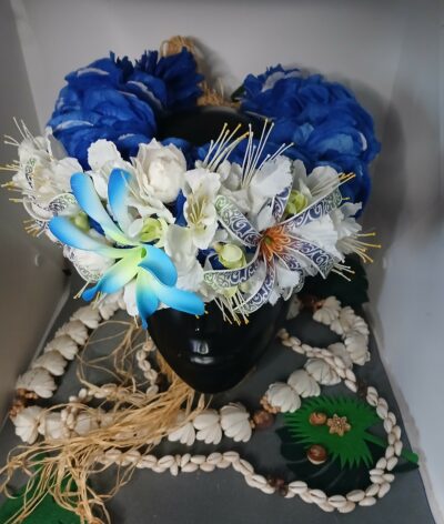 Couronne de fleurs Tahiti bleue trois tiare et flamboyant blanc by Vaite.e;Tiare créations