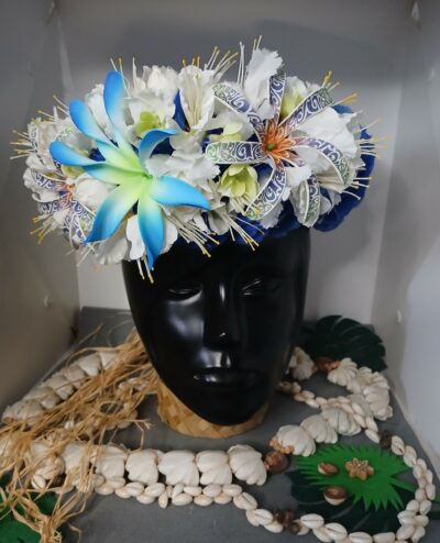 Couronne de fleurs Tahiti bleue trois tiare et flamboyant blanc by Vaite.e;Tiare créations