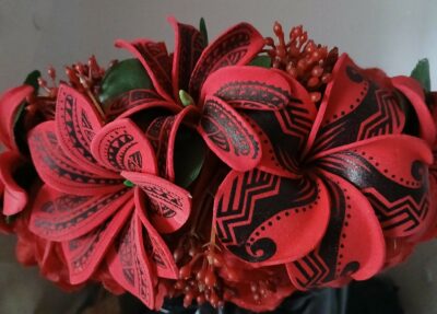 couronne de fleurs Tahiti rouge cinq tipanie et tiare tatouées by Vaite.e.Tiare créations