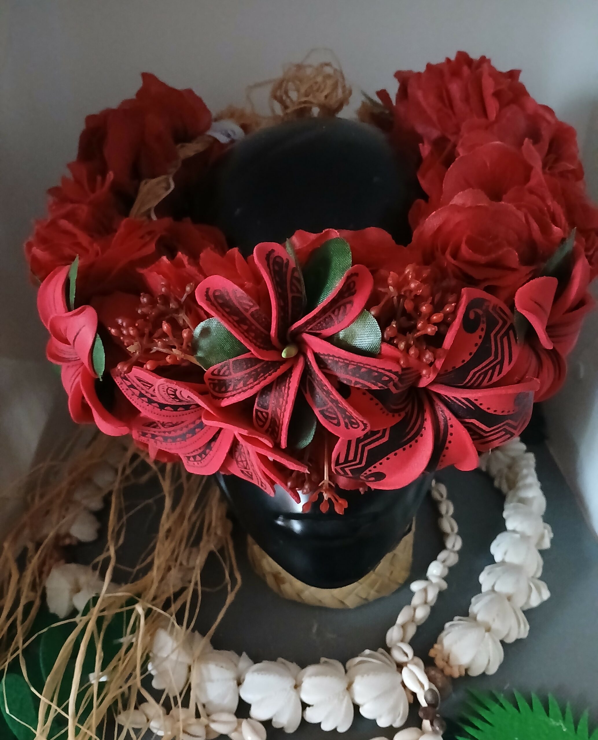 couronne de fleurs Tahiti rouge cinq tipanie et tiare tatouées by Vaite.e.Tiare créations