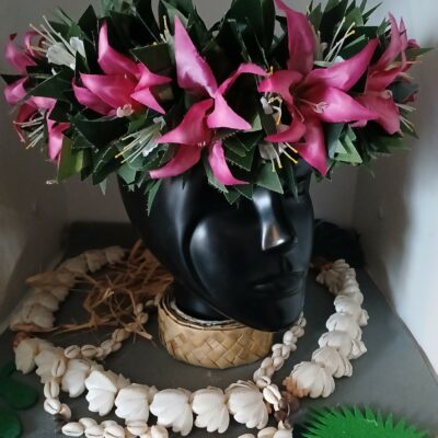 Couronne toutes fleurs Tahiti effet végétal lys fuchsia flamboyant blanc