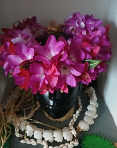 couronne toutes fleurs Tahiti tipanie violet et bougainvilliers fuchsia by Vaite.e.Tiare créations