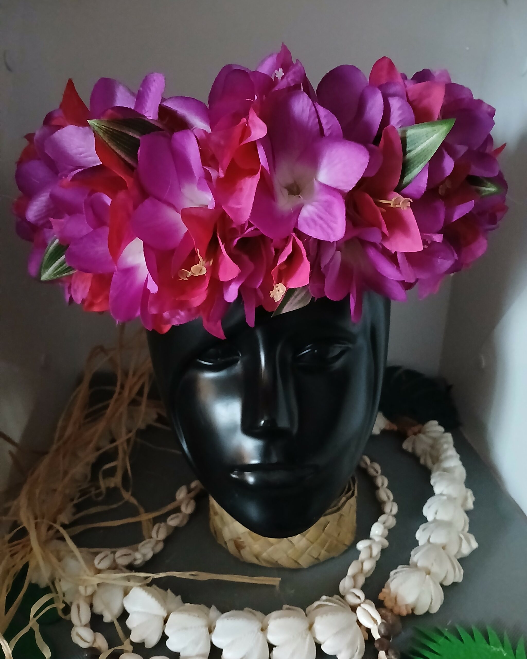 couronne toutes fleurs Tahiti tipanie violet et bougainvilliers fuchsia by Vaite.e.Tiare créations