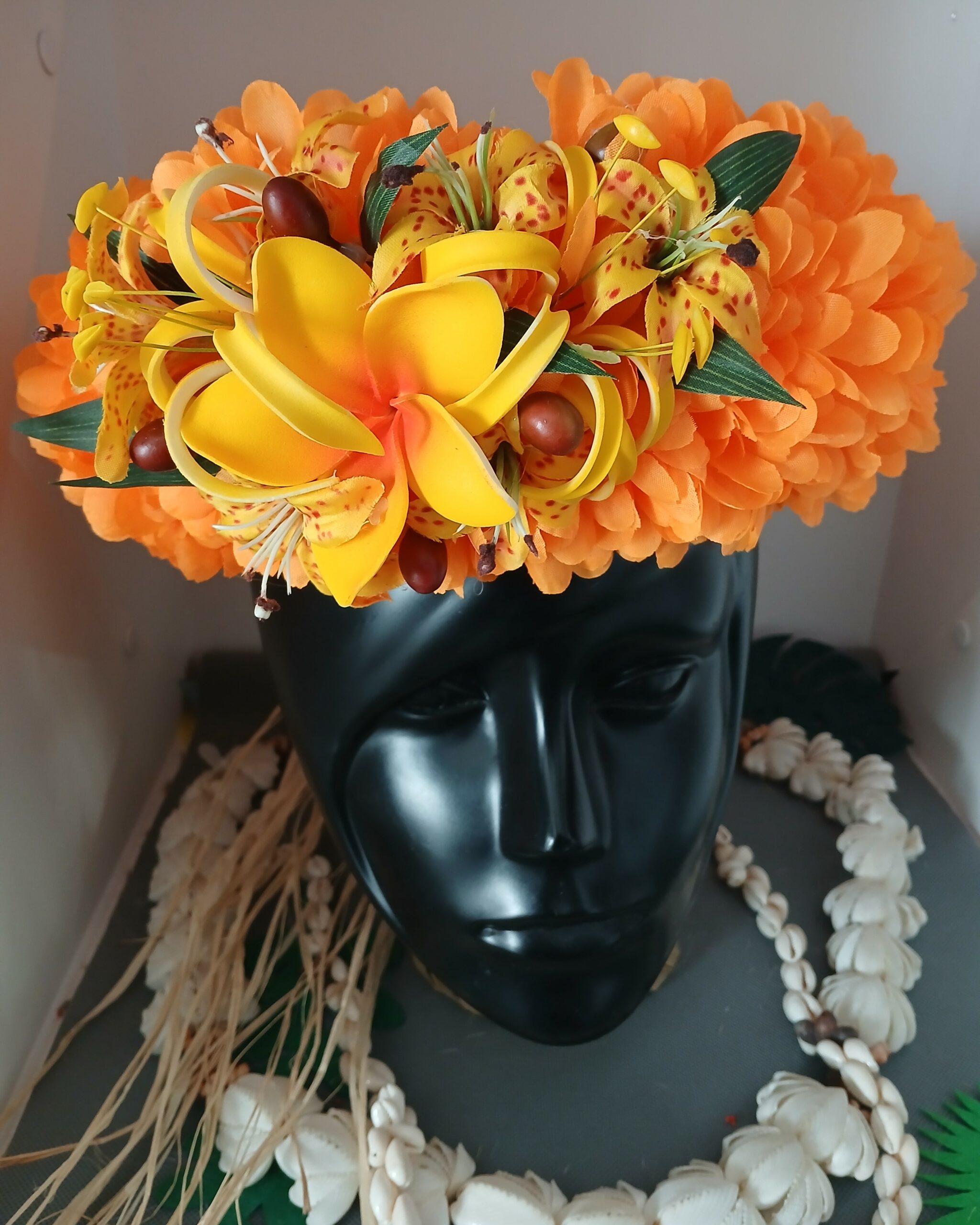 Couronne de fleurs Tahiti orange tipanie jaune différents lys by Vaite.e.Tiare créations