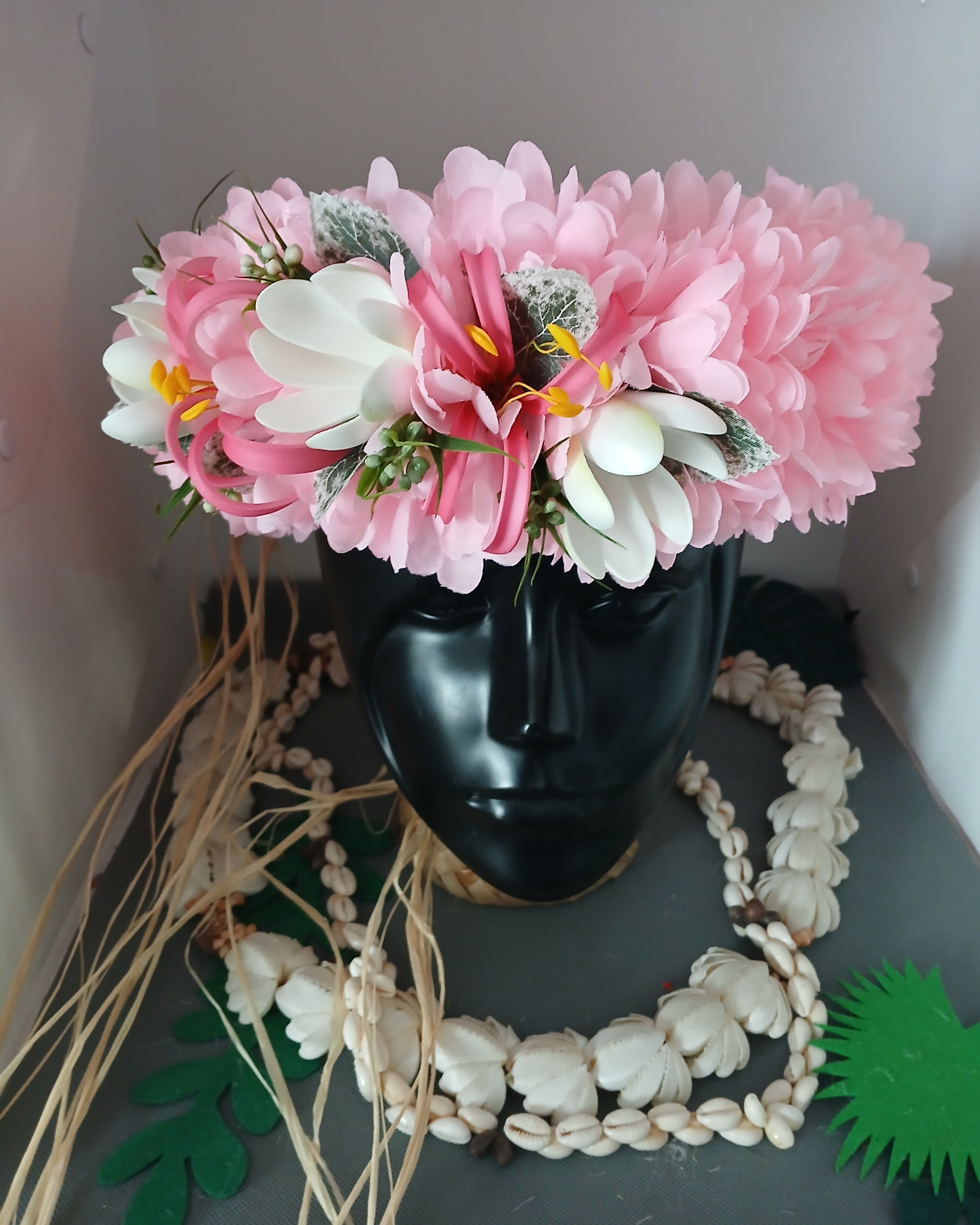 Couronne tiare Tahiti rose boutons tiare et lys élancés fuchsias 
