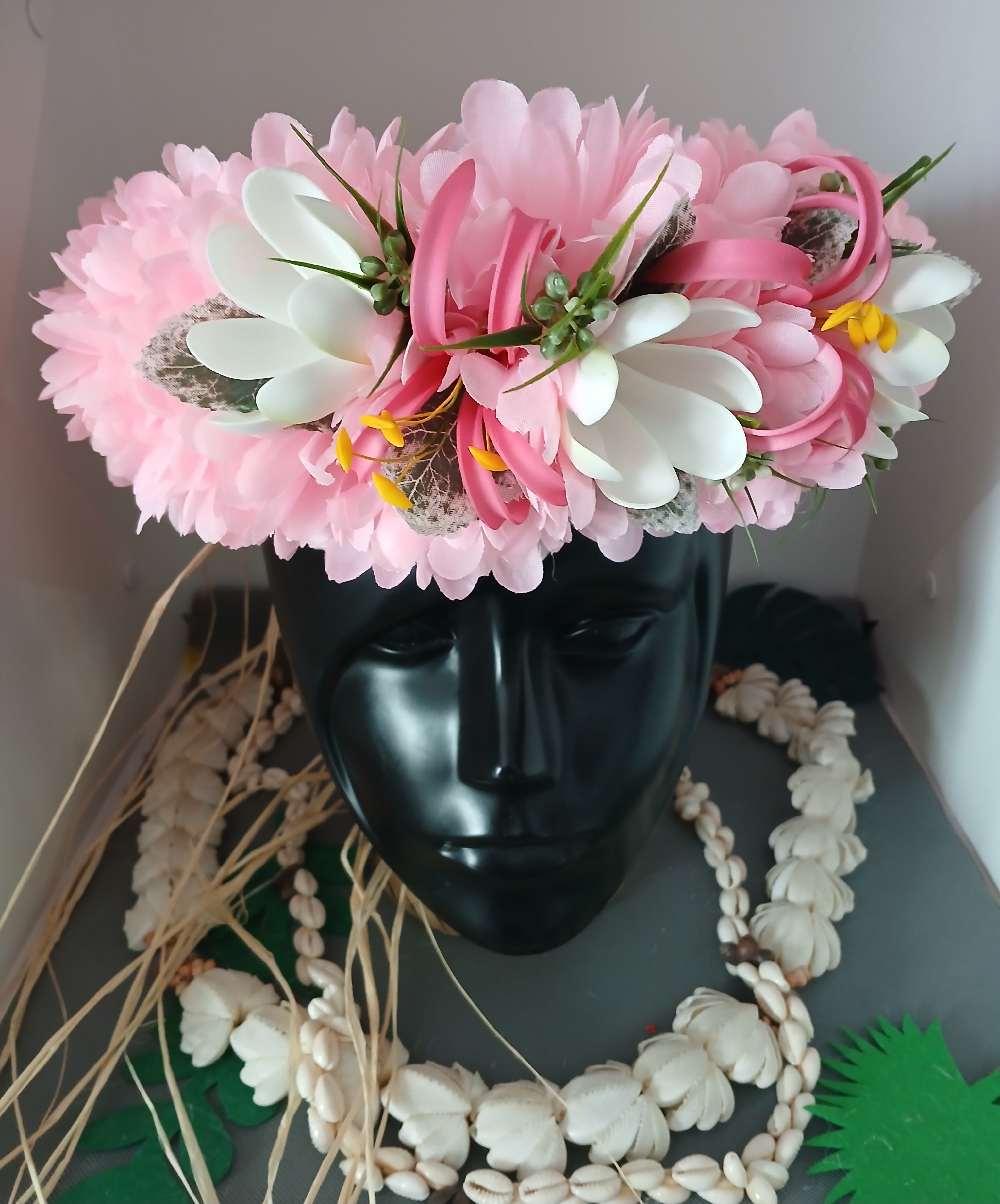 Couronne tiare Tahiti rose boutons tiare et lys élancés fuchsias 
