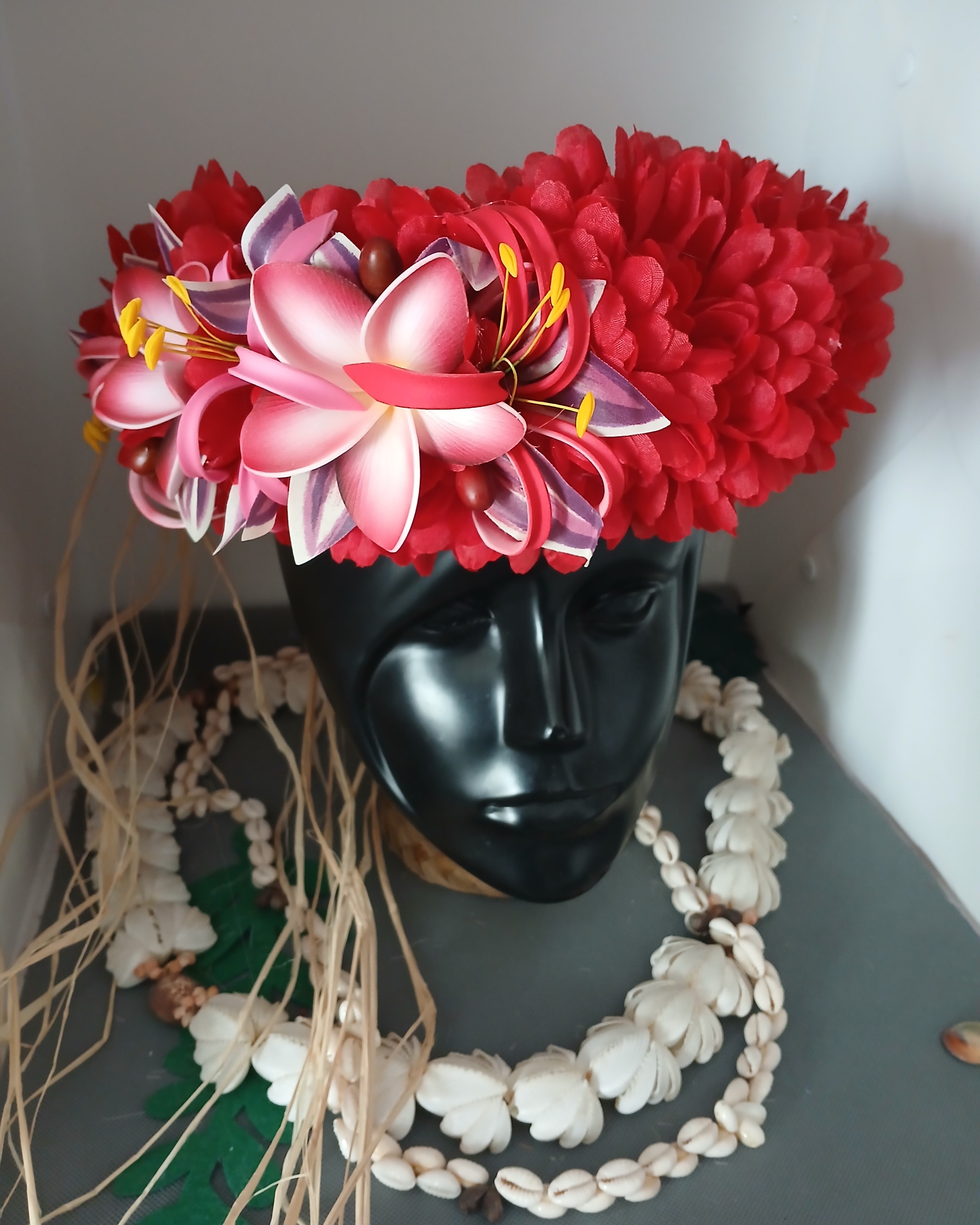 couronne de fleurs Tahiti rouge deux tipanie et grand lys