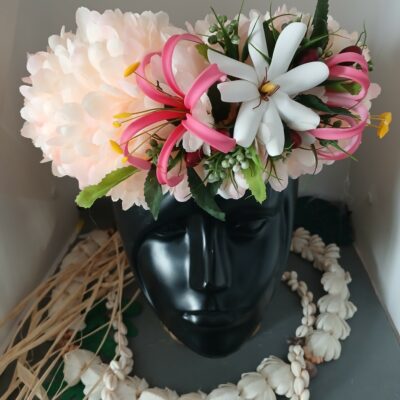 Couronne de tiare Tahiti champagne rosé tiare et lys élancés fuchsias