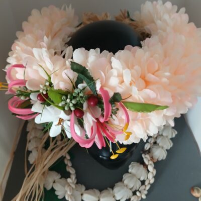 Couronne de tiare Tahiti champagne rosé tiare et lys élancés fuchsias
