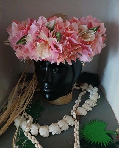 couronne toutes fleurs Tahiti bougainvillier rose et pêche flamboyant by Vaite.e.Tiare créations