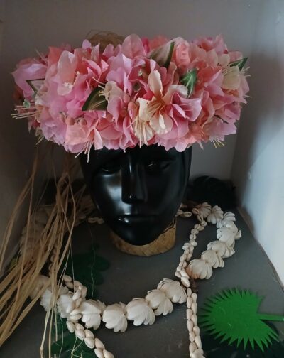 couronne toutes fleurs Tahiti bougainvillier rose et pêche flamboyant by Vaite.e.Tiare créations