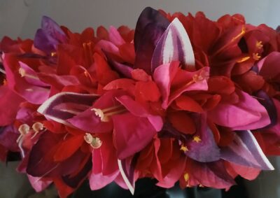 couronne toutes fleurs Tahiti bougainvilliers rouge fushcia prune rose by Vaite.e.Tiare créations