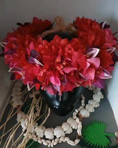 couronne toutes fleurs Tahiti bougainvilliers rouge fushcia prune rose by Vaite.e.Tiare créations