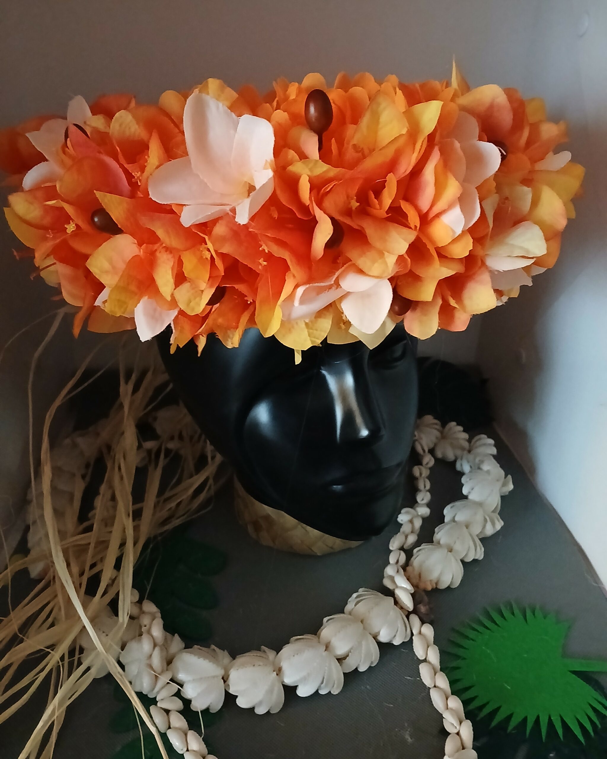 couronne toutes fleurs Tahiti orange tipanie champagne bougainvilliers orangés by Vaite.e.Tiare créations