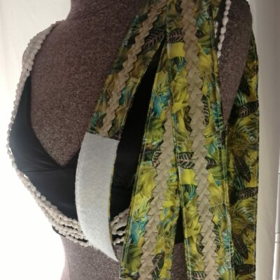 Ceinture tissu paréo satiné vert motif feuillages et pandanus tressé