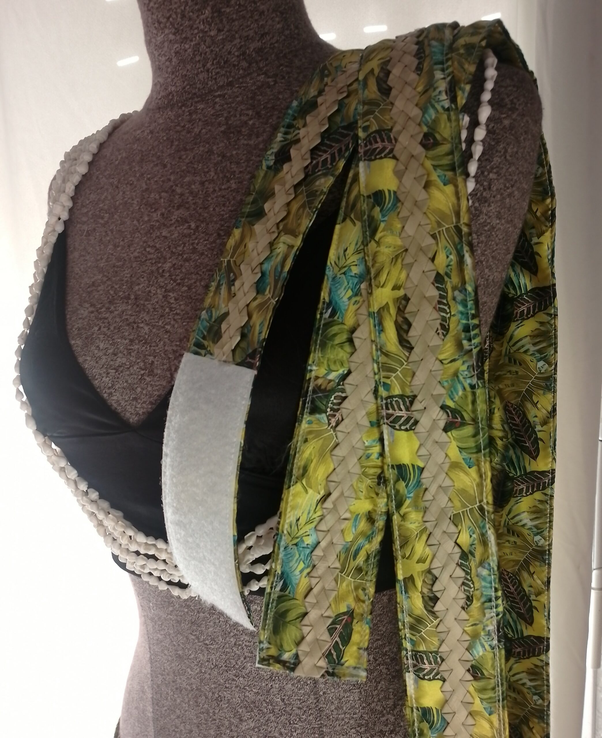 Ceinture tissu paréo satiné vert motif feuillages et pandanus tressé by Vaite.e.Tiare créations