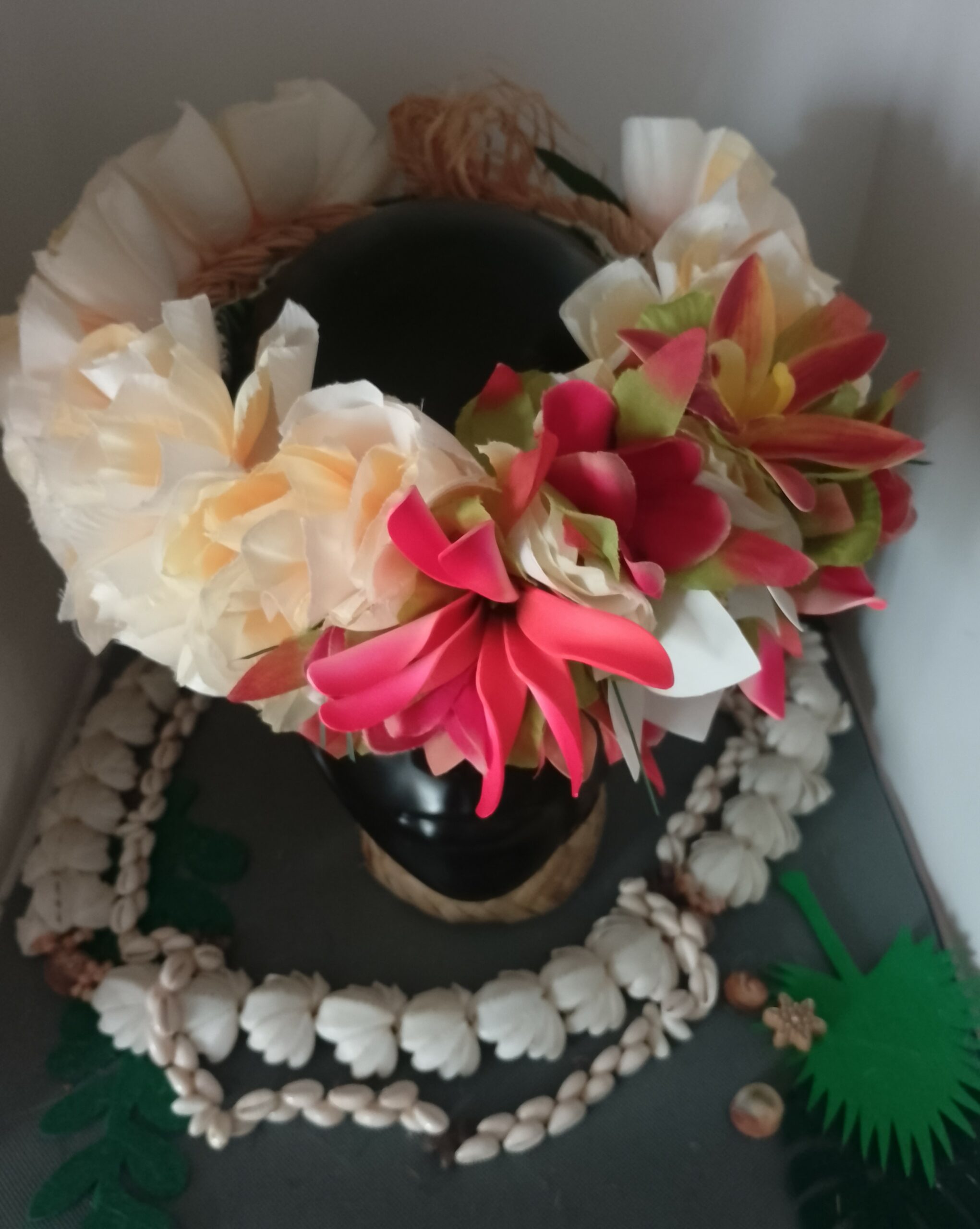 Couronne de fleurs Tahiti champagne maxi tiare et orchidées by Vaite.e.Tiare créations