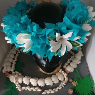 Couronne de tiare Tahiti bleu lagon avec sept tiare