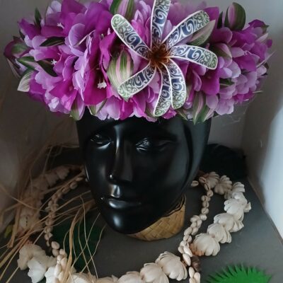 Couronne toutes fleurs Tahiti bougainvilliers violets tiare tatouée