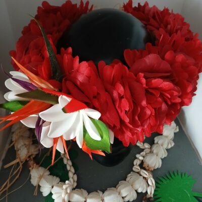 Couronne de fleurs Tahiti rouge 4 tiare Tahiti et oiseau du paradis
