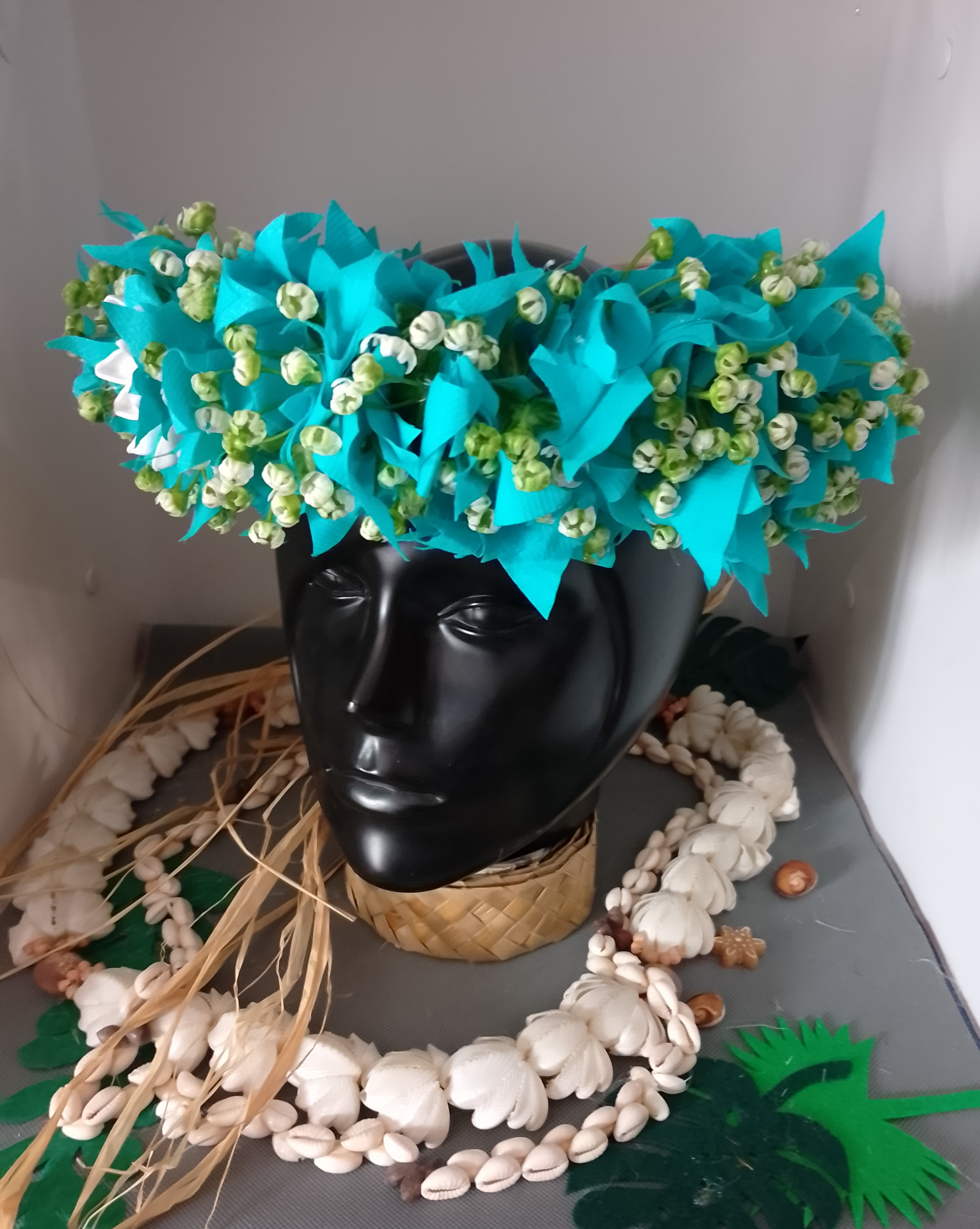 Couronne tiare Tahiti bleue lagon corolle de gypsophile tiare entre ouverte Vaite.e.Tiare créations