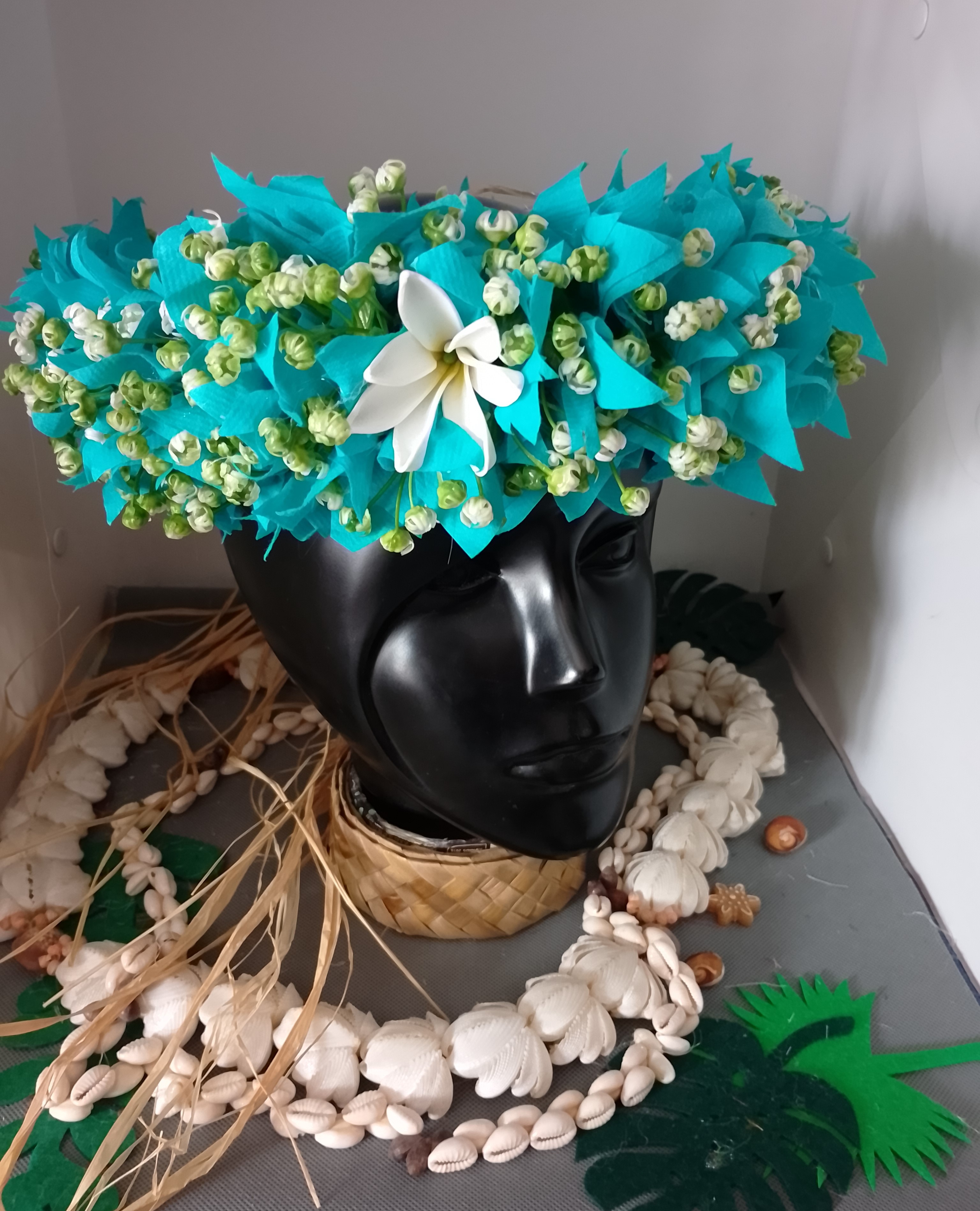 Couronne tiare Tahiti bleue lagon corolle de gypsophile tiare entre ouverte Vaite.e.Tiare créations