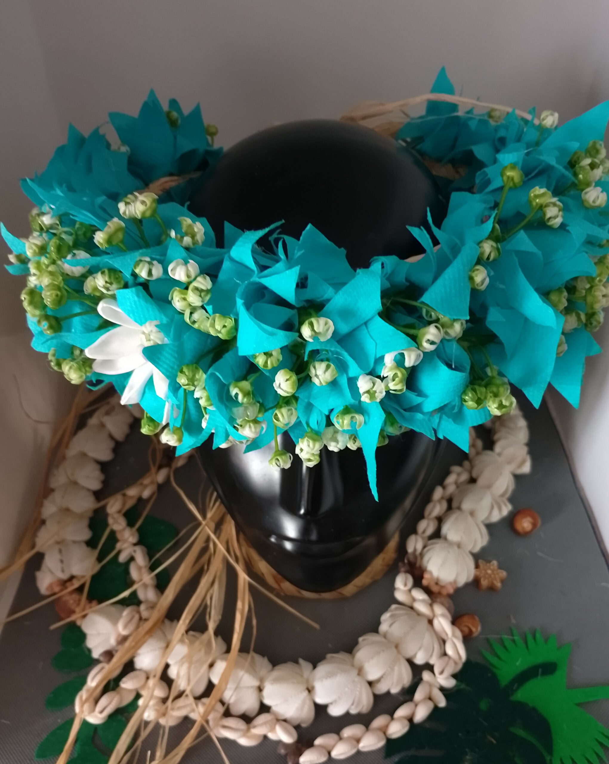 Couronne tiare Tahiti bleue lagon corolle de gypsophile tiare entre ouverte Vaite.e.Tiare créations