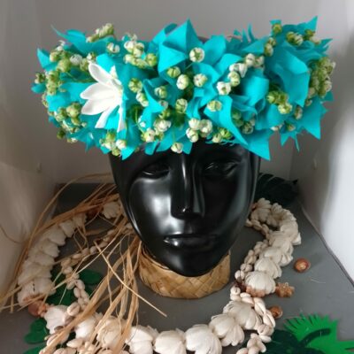 Couronne de tiare Tahiti bleue lagon corolle gypsophile tiare entre ouverte