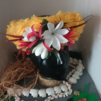Couronne toute fleur jaune lys élancés et trois tiare