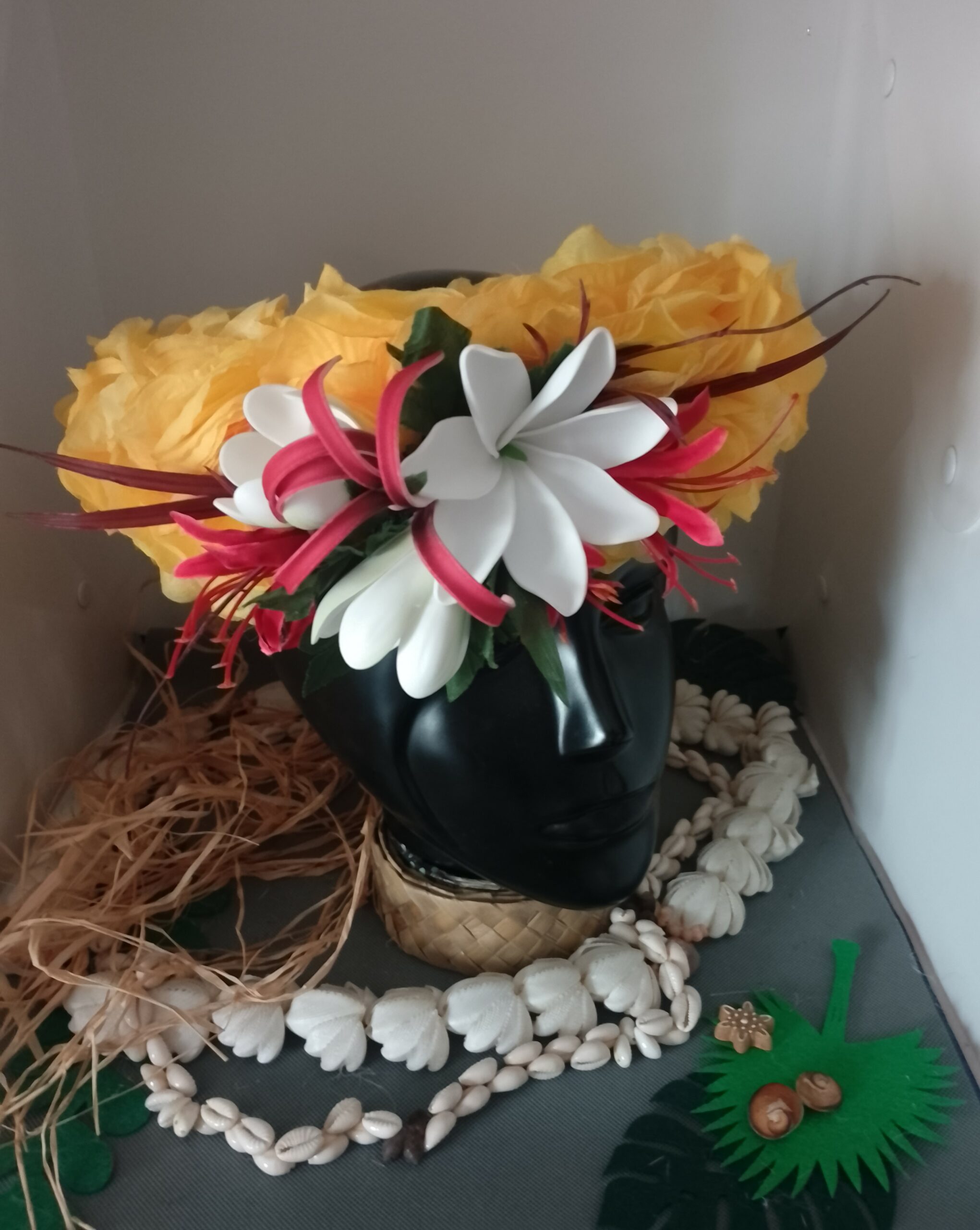 couronne de tiare Tahiti jaune lys élancés et trois tiare by Vaite.e.Tiare créations