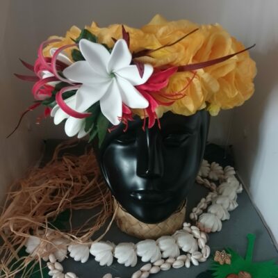 Couronne toute fleur jaune lys élancés et trois tiare
