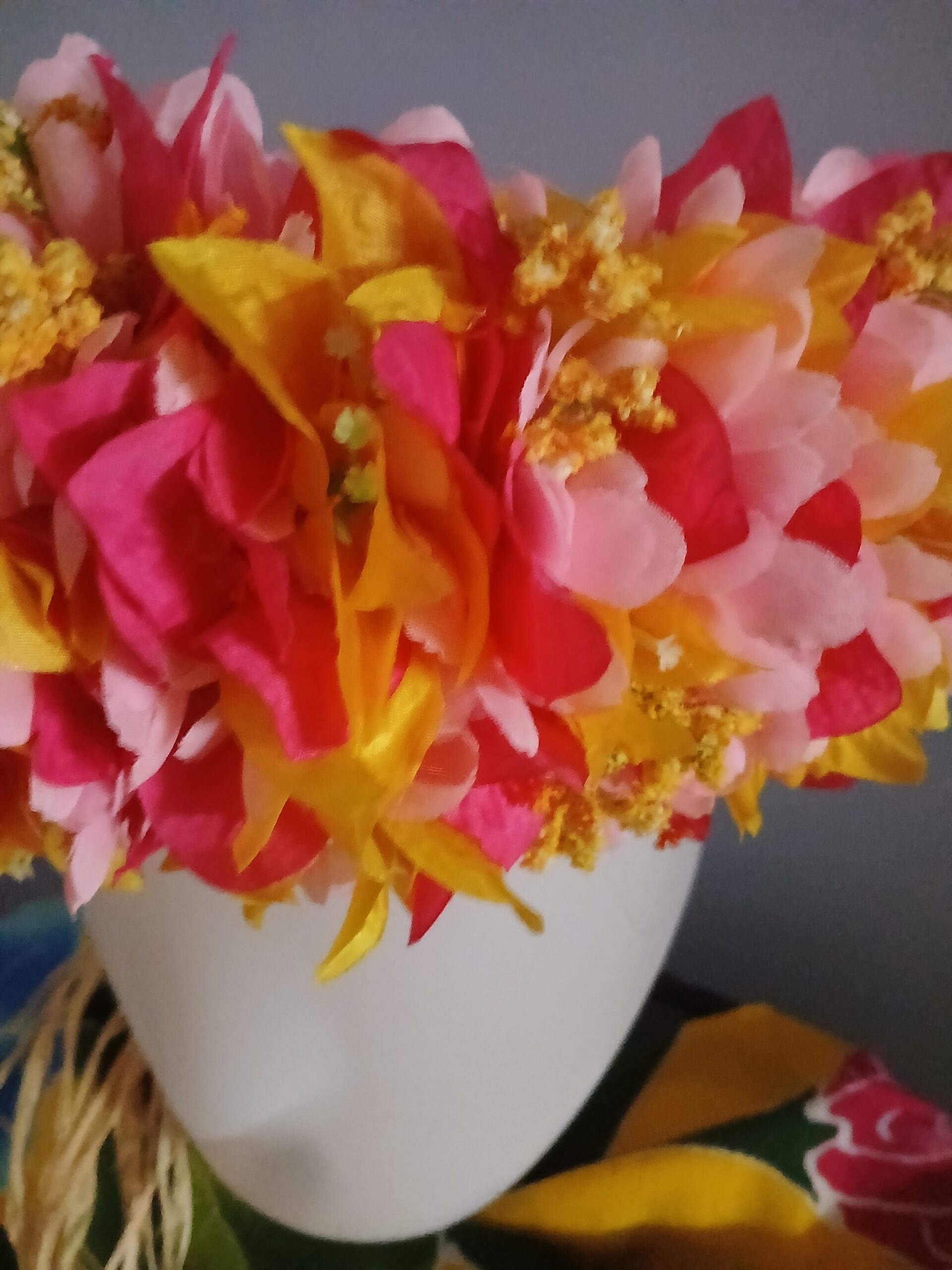 Couronne toutes fleurs Tahiti rose pâle bougainvillier rose fuchsia et jaune Vaite.e.Tiare créations