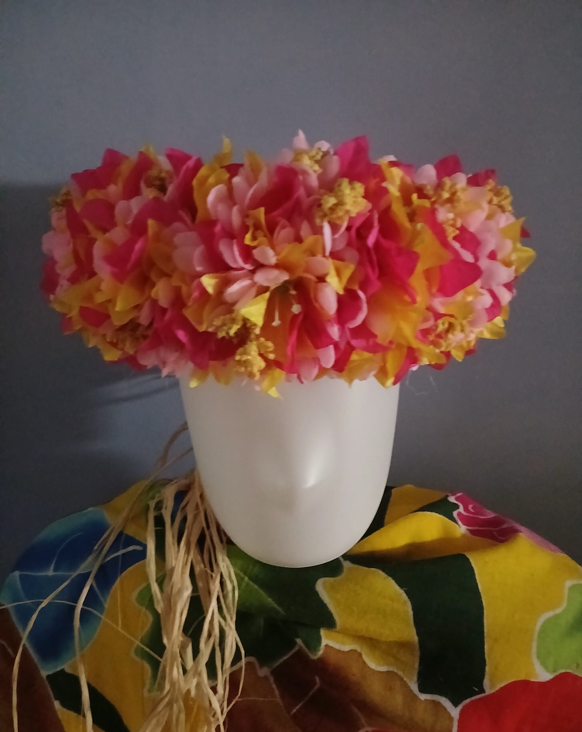 Couronne toutes fleurs Tahiti rose pâle bougainvillier rose fuchsia et jaune Vaite.e.Tiare créations